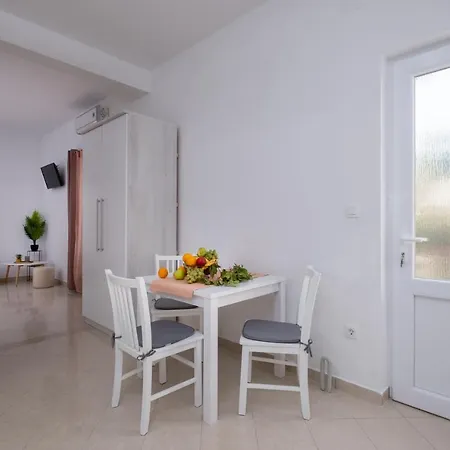 Studio Apartment Brigita Mlini Exterior photo